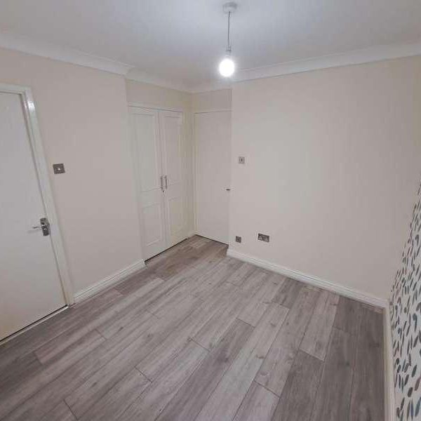 Edgware, Harrow, HA8 - Photo 1