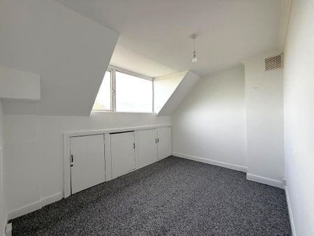 4 bedroom semi-detached house to rent - Photo 3