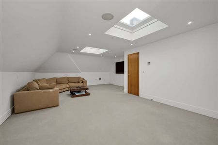 Located in a gated development off of Fairmile Lane, a wonderfully light and spacious home perfect for modern family living - Photo 2