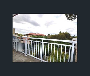 CITY FRINGE 2 STOREY TOWNHOUSE - Photo 4