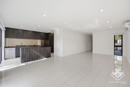 Opposite Park - 3 Bedrooms + Study - Photo 5