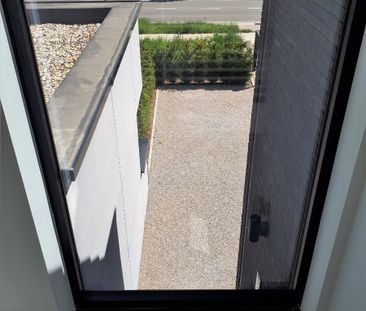 2 slaapkamerappartement met terras en 2 autostaanplaatsen - Photo 3