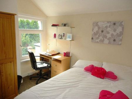 4 bedroom terraced house to rent - Photo 2