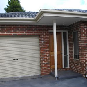 Modern Unit Close To Latrobe University - Photo 2