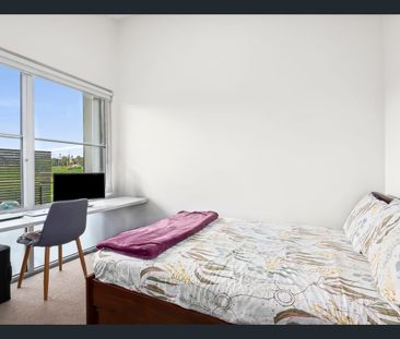 Great One-Bedroom Unit with Vaulted Ceilings - Photo 2