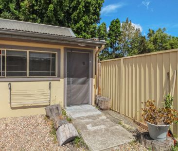 SPACIOUS 1 BEDROOM GEM IN THE HEART OF ROSEHILL! - Photo 2