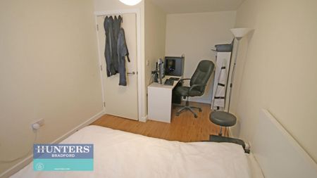 1 bedroom Flat To Let - Photo 3