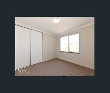 Bright Family Home! - Photo 3