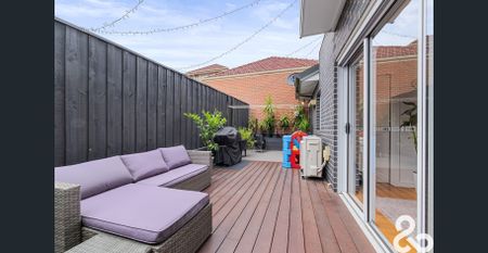 Stunning 2-Bedroom Home in Prime Preston Location - Photo 3