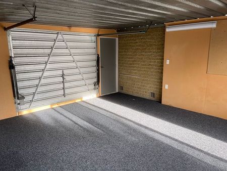 Charming 3 Bed room 2 bathroom home - Photo 5