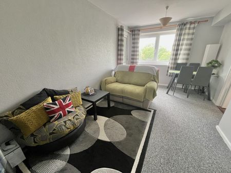 Harbour Tower, Trinity Green, Gosport, PO12 1HD - Photo 4