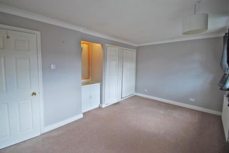 2 bedroom mews to rent - Photo 4