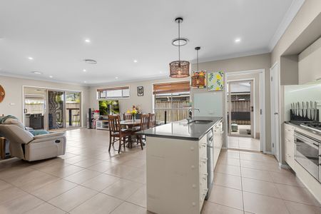 4 Prairie Way, Gillieston Heights NSW 2321 - House For Rent | Domain - Photo 2