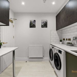 Park Street Room 6 - Photo 3