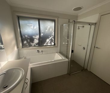 Beautiful 3 Bedroom Modern Home - Photo 6