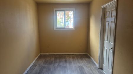 For Lease - 74 Queens Circle Unit# 5, Fort Erie, Ontario - Photo 3