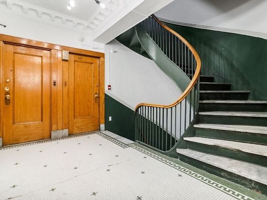 Apartment for rent in the heart of downtown Montreal - Photo 1