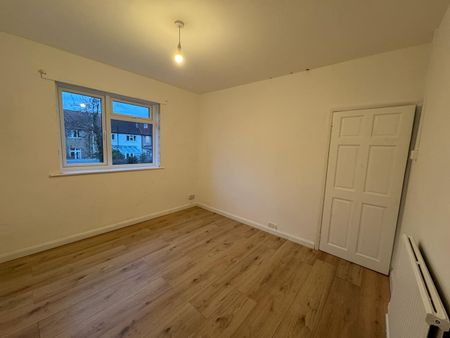 4 Bed Semi-Detached House, Woodmansterne Road, SW16 - Photo 2