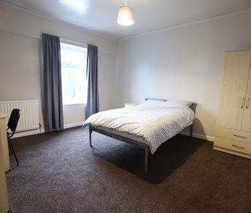 6 bedroom terraced house to rent - Photo 3