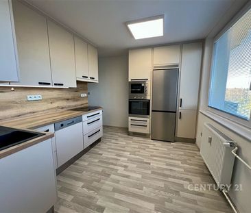 Pronájem bytu 3+1 s balkonem a parkovacím stáním - Photo 2
