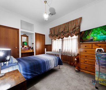 Family Home in Derrimut Heath Estate. - Photo 4