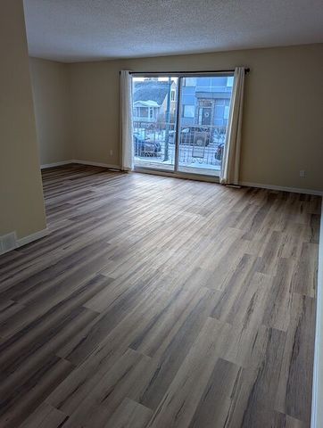 1412 18 Avenue Northwest, Calgary - Photo 2