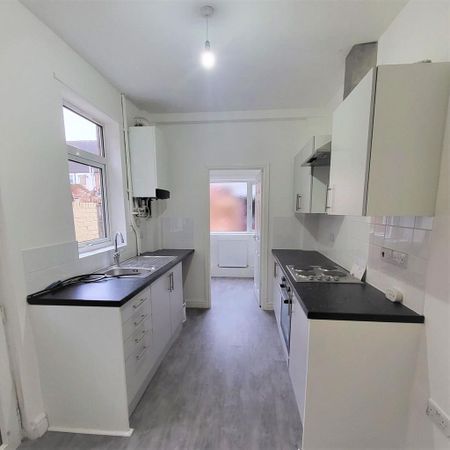 3 bedroom semi-detached house to rent - Photo 4