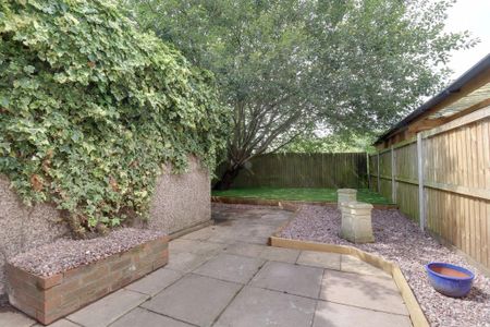 3 bedroom semi-detached house to rent - Photo 4