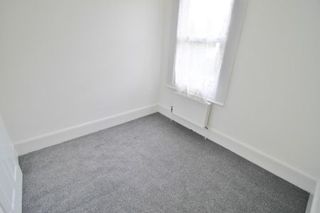 4 bedroom terraced house to rent - Photo 2