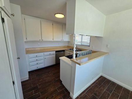 16842 SIMS LN #4, HUNTINGTON BEACH, CA 92649 - Photo 2