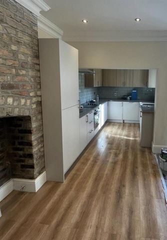 4 bedroom end of terrace house to rent - Photo 3