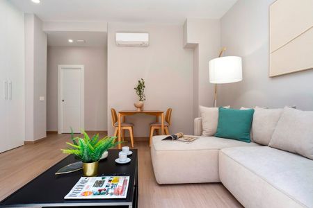 Calle Trinidad Grund, Málaga, Andalusia 29001 - Photo 3