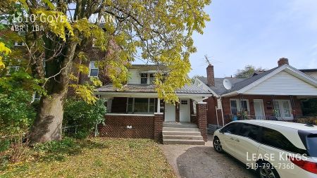 Completely Renovated 4 Bedroom 1 Bathroom Main Floor Unit - Photo 4