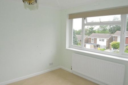 4 bedroom detached house to rent - Photo 3