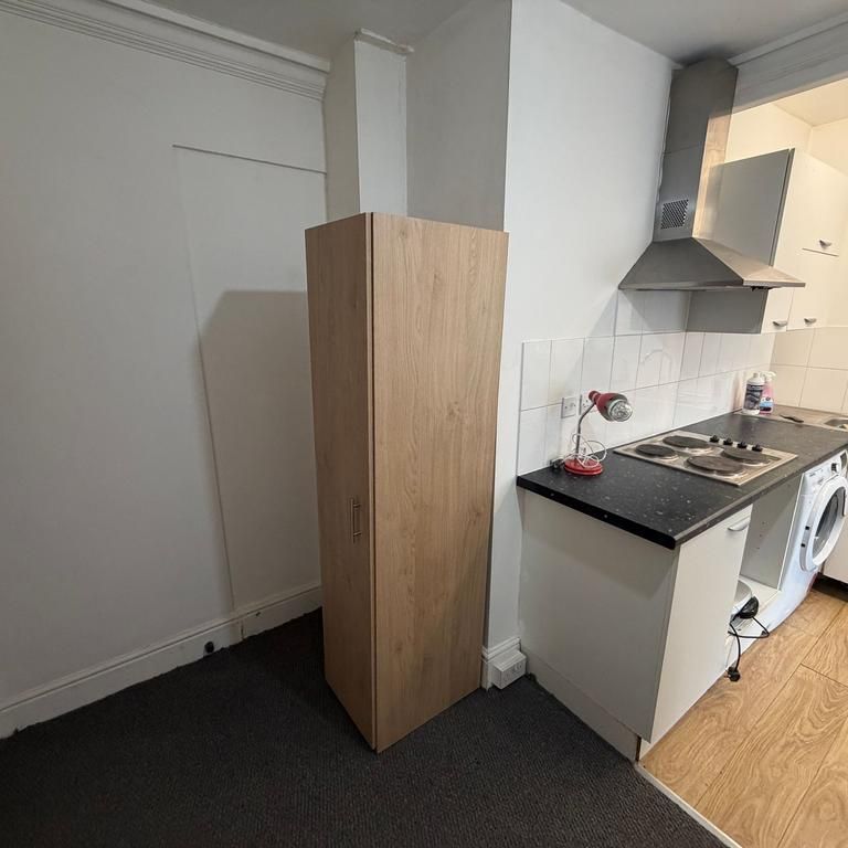 Studio to rent - Photo 1