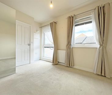 3 bedroom Semi-detached house to rent - Photo 5