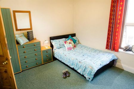 3 bedroom private hall to rent - Photo 3