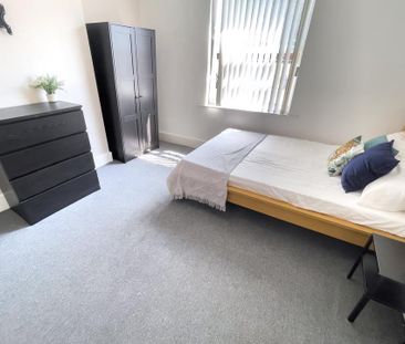 9 bedroom semi-detached house to rent - Photo 1