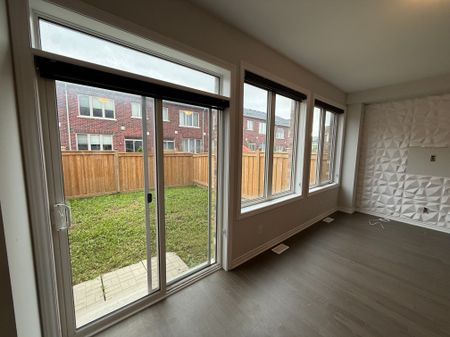 For Lease - 25 Sutcliffe Dr Drive, Whitby, Ontario - Photo 2