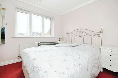3 bedroom detached house to rent - Photo 4