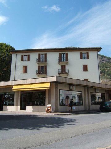 4 rooms in the heart of Martigny in a charming building - Photo 5