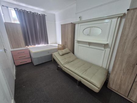 1 bedroom flat to rent - Photo 2
