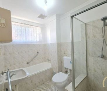 Ground Floor, 2 Bedroom Unit in the Heart of Fairfield! - Photo 4