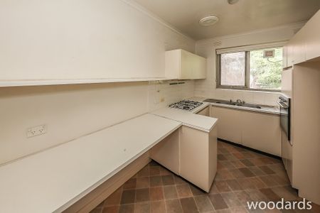 Spacious 2-bedroom apartment in prime location - Photo 2