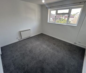 Flat Above 97 Bromsgrove Road, Romsley, Halesowen - Photo 2