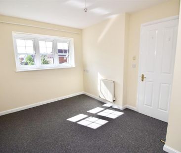 3 bedroom Semi-detached house to rent in Chesters Avenue, Longbento... - Photo 5