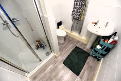 2 bedroom Flat in Flat 6, Leeds - Photo 4