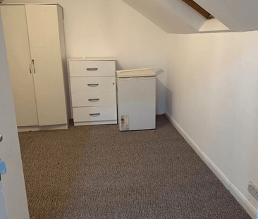 Second Floor Studio Flat close to Newbury Park station - £775 pcm - Photo 3