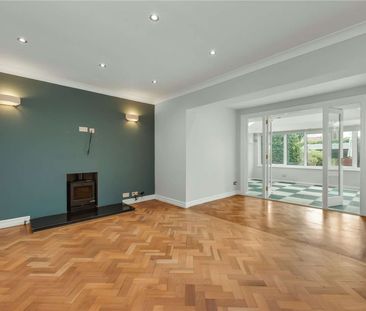 Five bedroom detached home located conveniently for the station and... - Photo 5