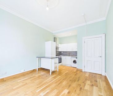 2 bedroom ground floor flat to rent - Photo 4